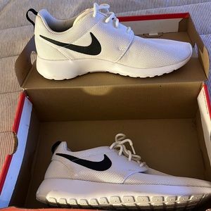 Nike. White. Women’s 9.5